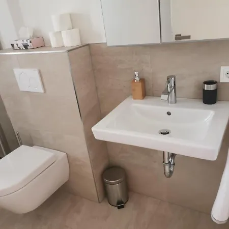 Appartement Charming 1 Bedroom With Terrace And Free Parking In Business Area In *