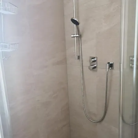 Appartement Charming 1 Bedroom With Terrace And Free Parking In Business Area In *